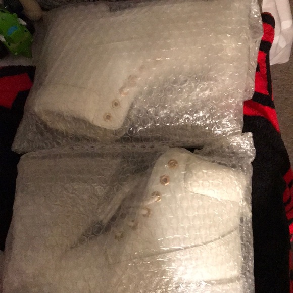 Winter White Unisex SHORT BOOTS Sz 40/8 (25 cm) - Picture 7 of 8